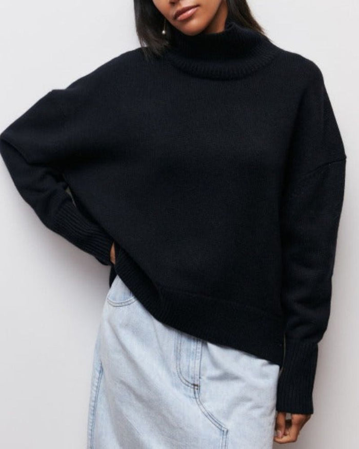 Blusa Oversized con Cuello Alto Sabrina